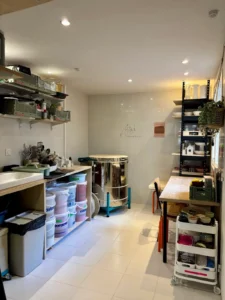 Atelier Henriette Céramique à Boulogne – espace émaillage et four